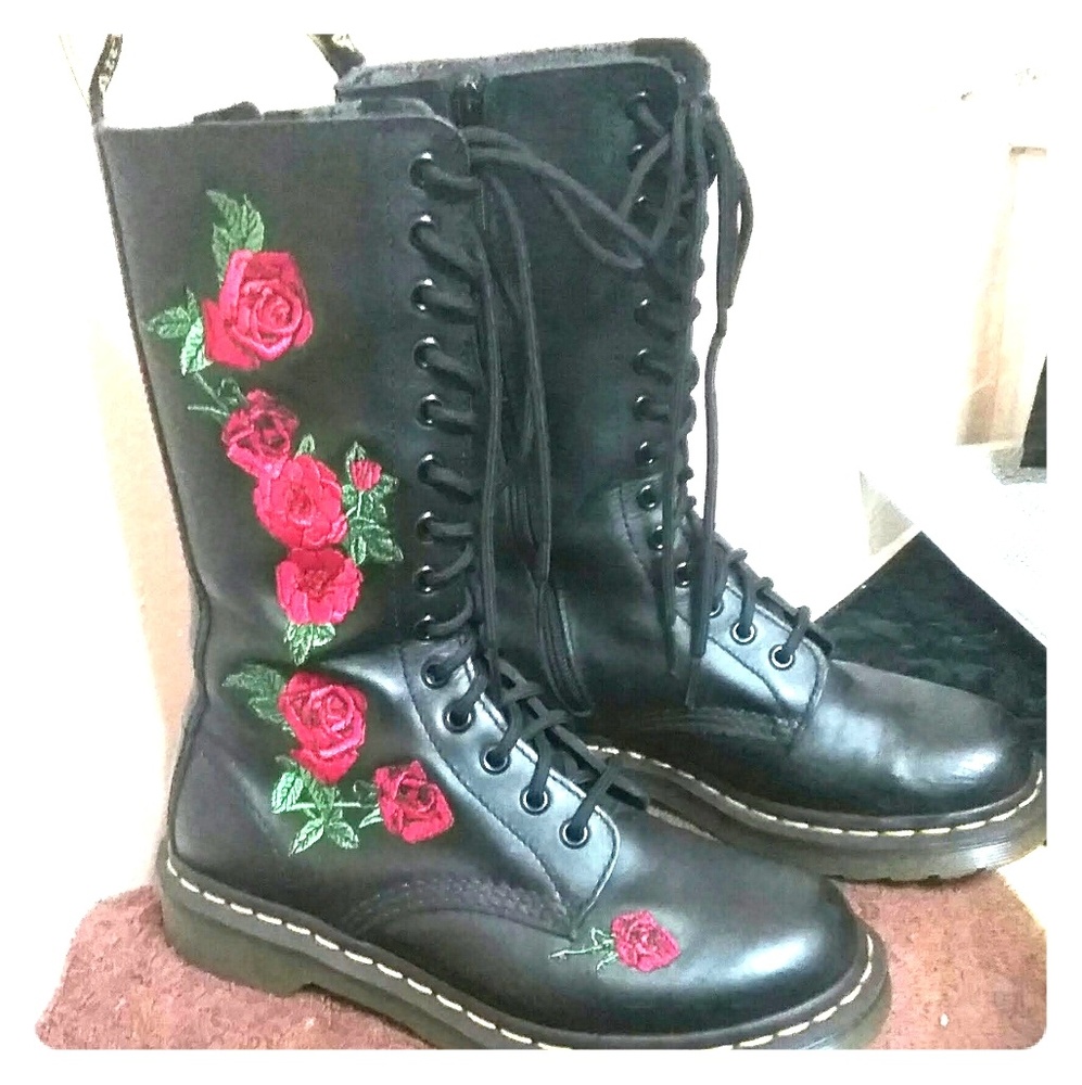 Dr. Martens Vonda boots